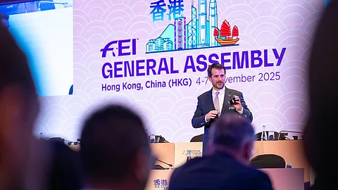 FEI:n teknologiaoperaatioiden johtaja Gaspar Dufour esitteli Equipassia FEI:n yleiskokouksessa Hong Kongissa