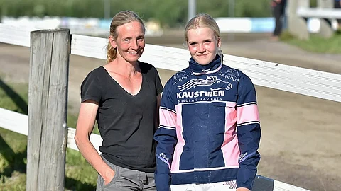 Elina Miettusella on vahva ravitausta jo äitinsä Pirjo Paavolan kautta.