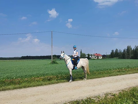 Linda Lampinen ja La Esperanza ox olivat voitokkaita matkaratsastuskauden avauksessa Isojoella.